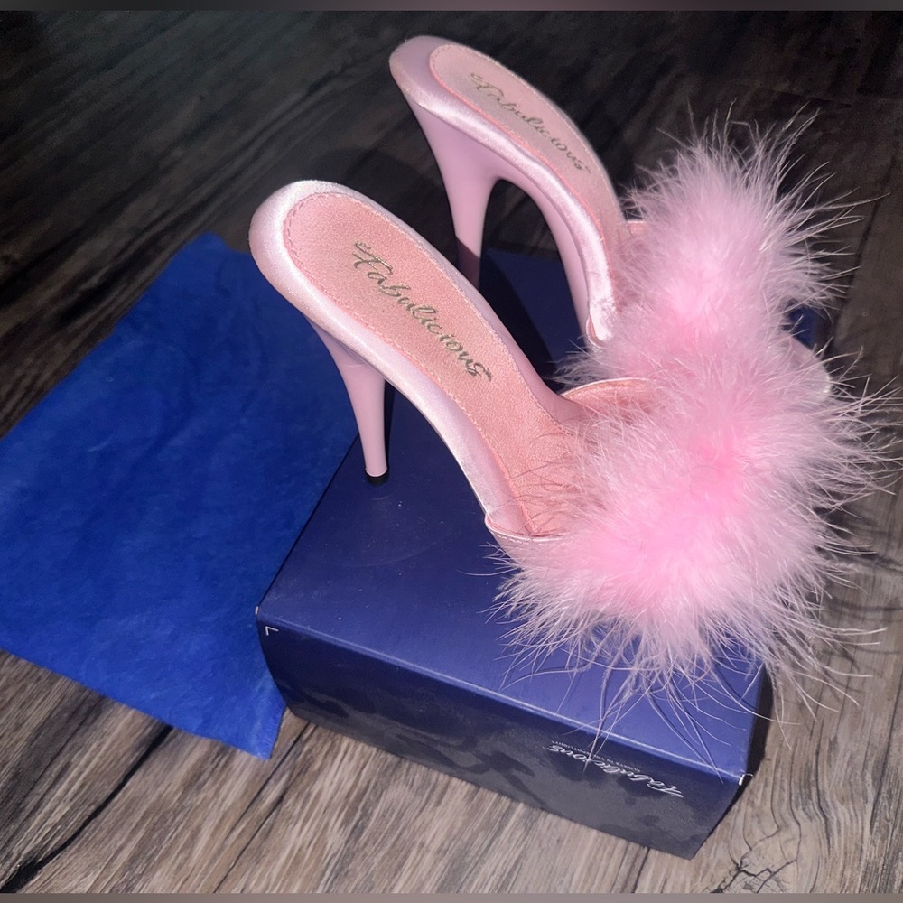 FABULICIOUS FUR HEELS